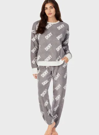 Logo T-Shirt & Jogger Set