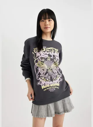 Woman Oversize Fit Crew Neck Knitted Sweatshirt