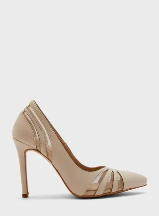 Cutout Detail Pointed Pump