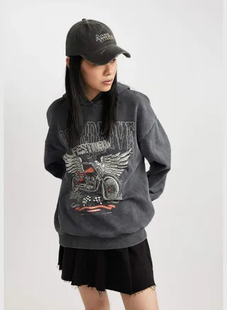 Woman Oversize Fit Hooded Knitted Sweatshirt