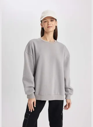 Woman Oversize Fit Crew Neck Long Sleeve Knitted Sweatshirt
