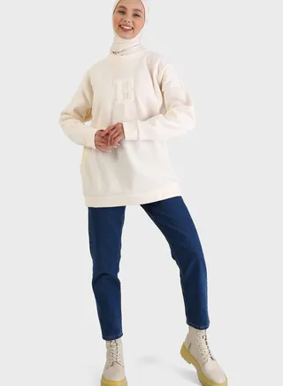 Round Neck Graphic Sweatshirt