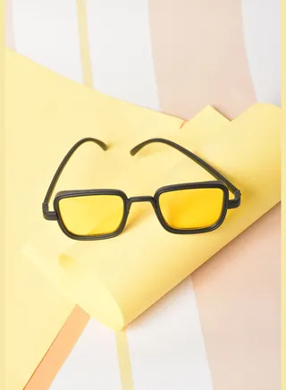 Women Yellow Lens Black Wayfarer Sunglasses