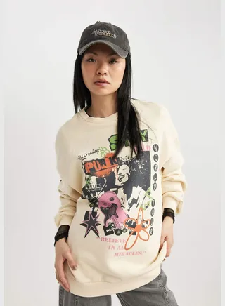 Woman Oversize Fit Crew Neck Knitted Sweatshirt
