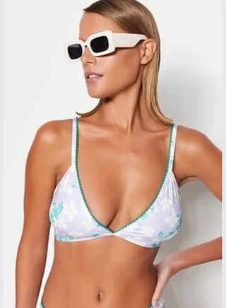 Floral Pattern Triangle Embroidered Bikini Top TBESS23BU00279