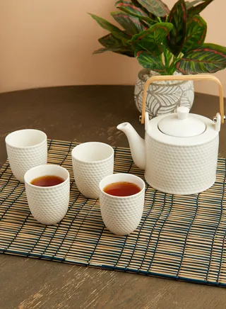 White Ribbed Effect Tea Set With Tea Pot & 4 Mugs