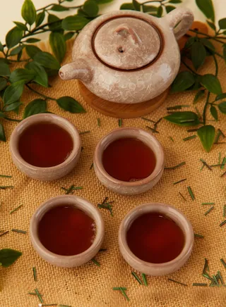 Tea Pot and Set of 4 Cups