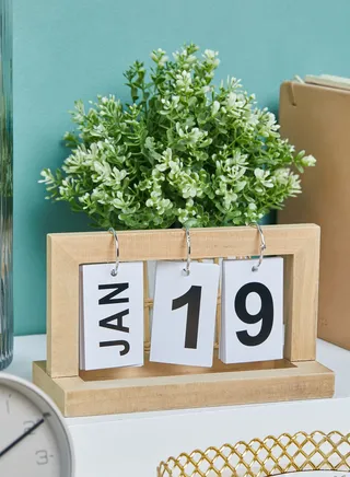 Wooden Hanging Daily Calendar