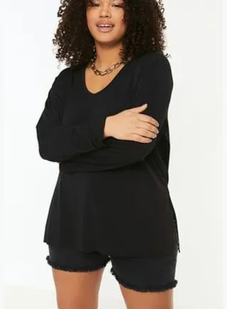 Black Boyfriend V-Neck Slit Knitted Blouse