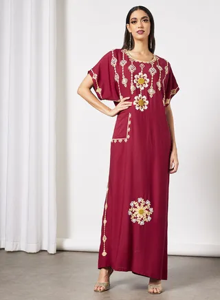 Jalabiya Embellished With Abstract Embroidery