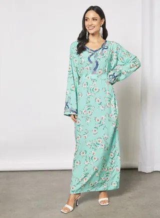Jalabiya With Embroidery In Front And Wrist With Belt