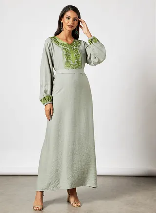 Jalabiya With Abstract Embroidery In Long Sleeves And Garterised Wrist