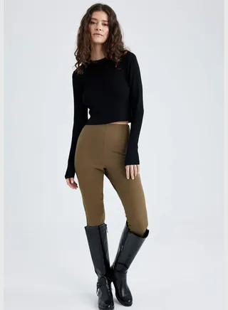 Woman Skinny Fit Woven Trousers