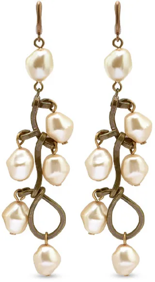 Pearl Drop Earrings (White)