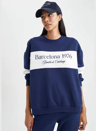 Woman Crew Neck Long Sleeve Sweatshirt