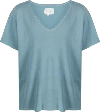 V-neck T-shirt
