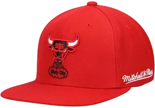 Men's Mitchell & Ness Red Chicago Bulls English Dropback Snapback Hat