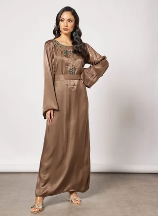 Jalabiya Embellished With Floral And Leaf Like Beadwork