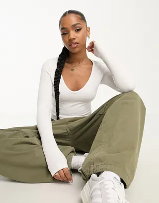 Stradivarius v neck seamless ribbed top in ecru
