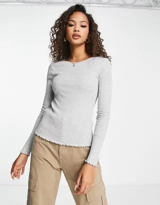 New Look long sleeved lettuce edge top in gray