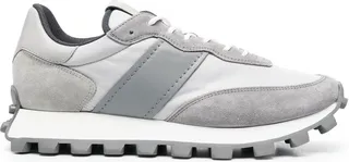 1T low-top sneakers