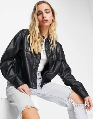 Only long sleeve cropped faux leather shirt in black
