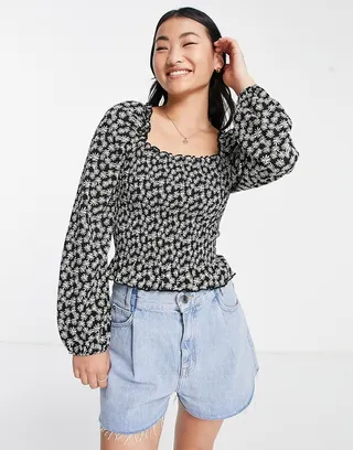 New Look shirred square neck long sleeve top in daisy print