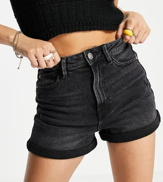 Stradivarius Petite slim mom denim short in washed black