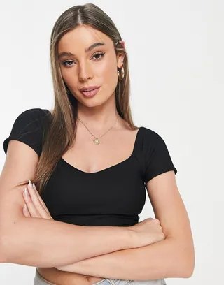 Stradivarius sweetheart neck short sleeve top in black