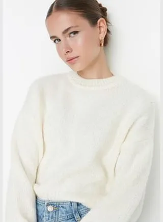 Wide fit in ecru. Soft Textured Basic Knitwear Sweater TWOAW23KZ00185.
