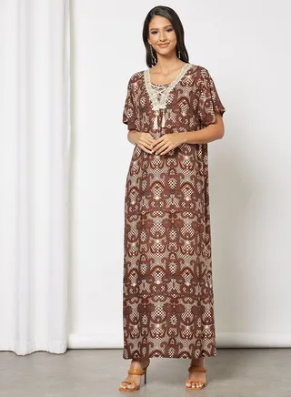 Jalabiya In Abstract Print With Lace And Tassel Embellishments