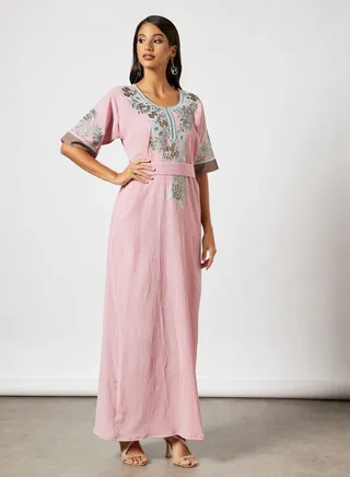 Jalabiya With Floral Embroidery In Short Sleeves