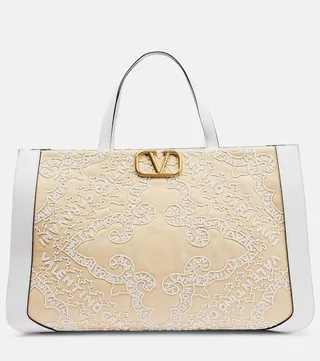 VLogo embellished tote bag