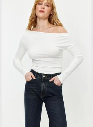 Ecru Premium Soft Fabric Fitted Boat Neck Knitted Blouse TWOAW24BZ00227