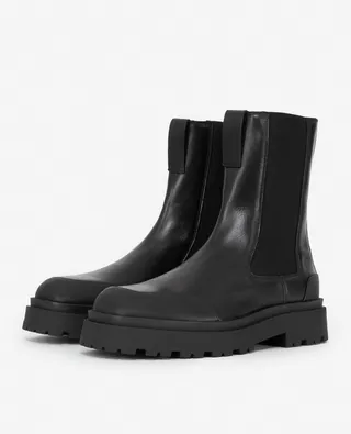 High-top black leather platform Chelsea boots