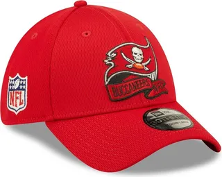 Men's New Era Red Tampa Bay Buccaneers 2022 Sideline 39THIRTY Coaches Flex Hat
