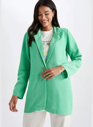 Woman Regular Fit Crew Neck Blazer