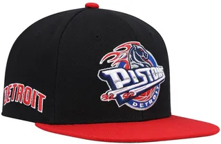 Men's Mitchell & Ness Black and Red Detroit Pistons Hardwood Classics Snapback Hat