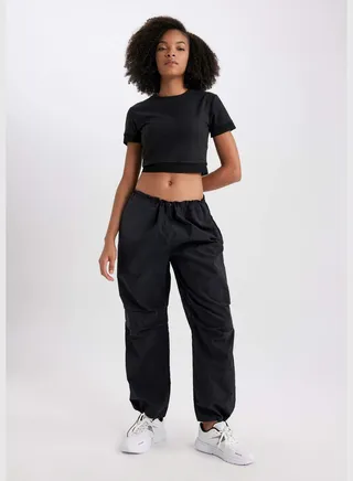 Woman Oversize Fit Woven Trousers