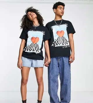 COLLUSION Unisex T-shirt with heart print in black