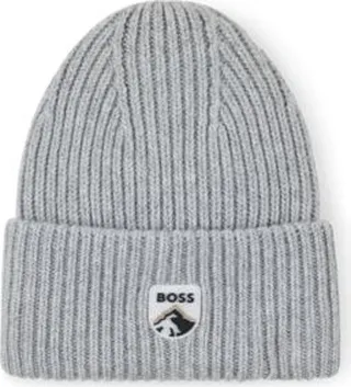Chunky-knit beanie hat with mountain-logo badge
