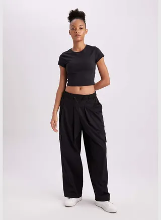 Woman Oversize Fit Woven Trousers