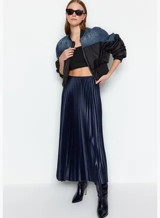 Navy Blue Pleated Maxi Knitted Skirt TWOSS24ET00041