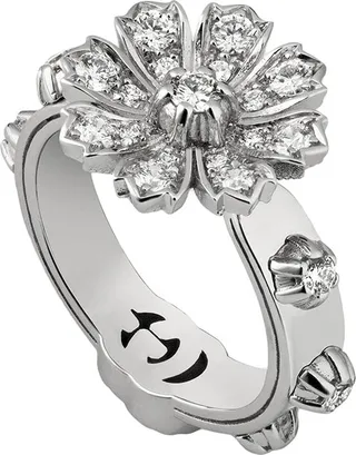 Ring with flower and diamonds