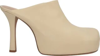Mules & Clogs Beige