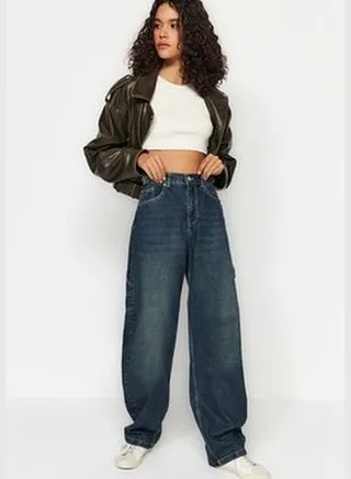Dark Blue Wash Effect Loose Fit High Waist Carpenter Jeans TWOAW24JE00308