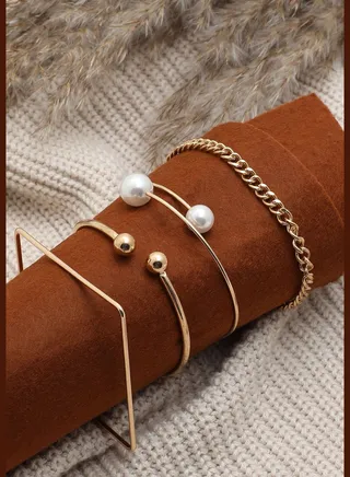 Set of 4 Gold Plated Pearls Bracelet