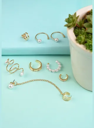 Pack of 8 Gold Plated Pearls Stud