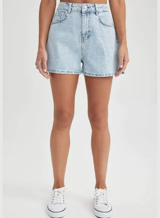 Woman Mom Fit Denim Short