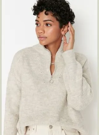 Stone Soft Texture Zippered Knitwear Sweater TWOAW20XS0009